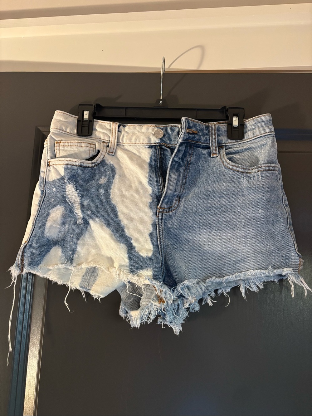 Cello distressed denim shorts — size M 💙